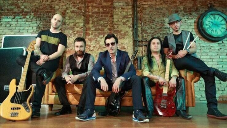 Ayna to perform in London