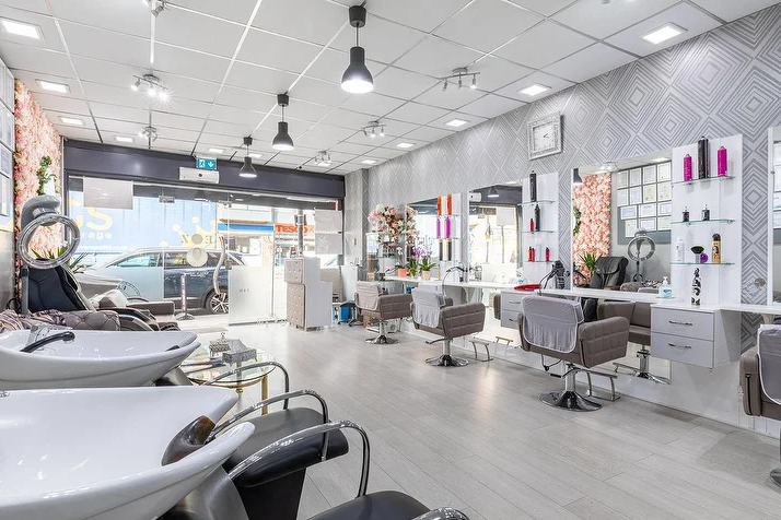 EZ Hair & Beauty Clinic - Image 3