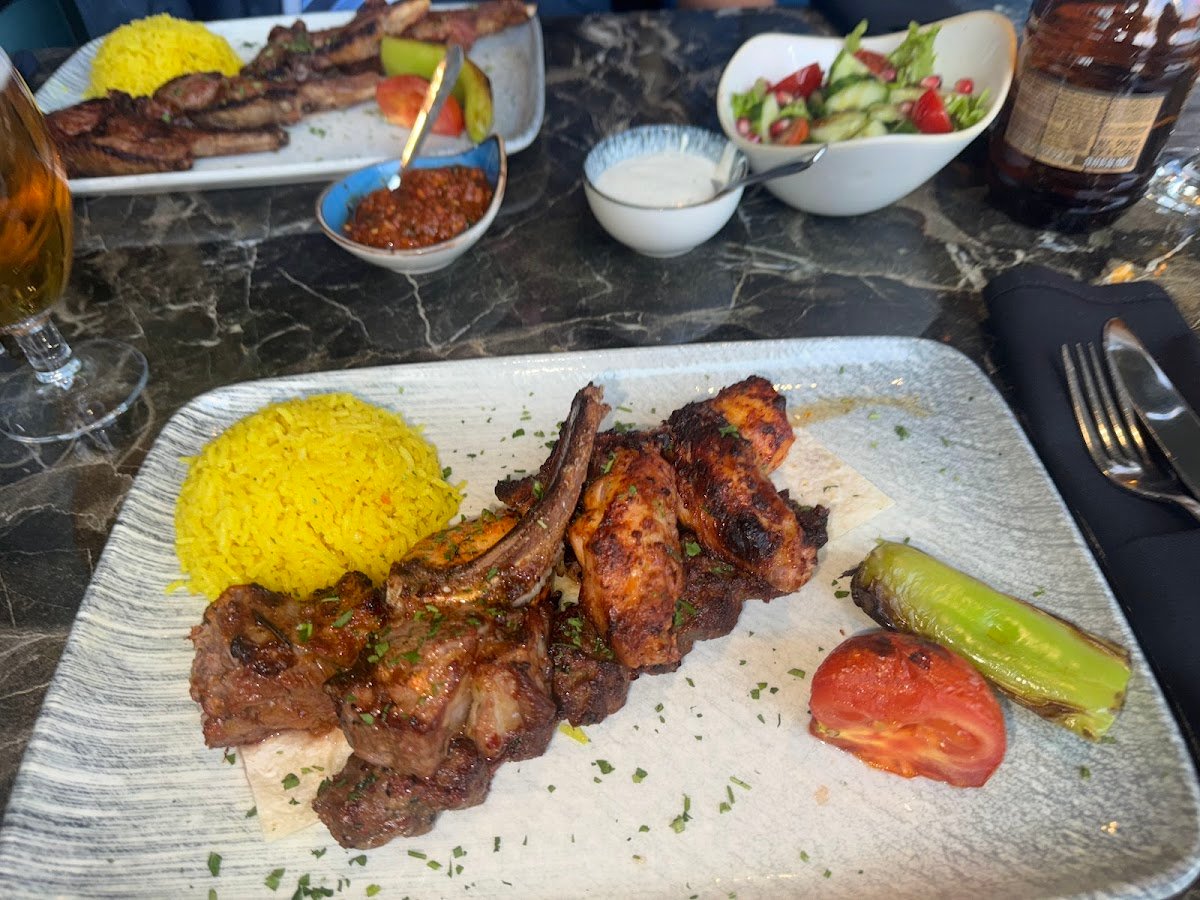 Zavi Restaurant - Image 3