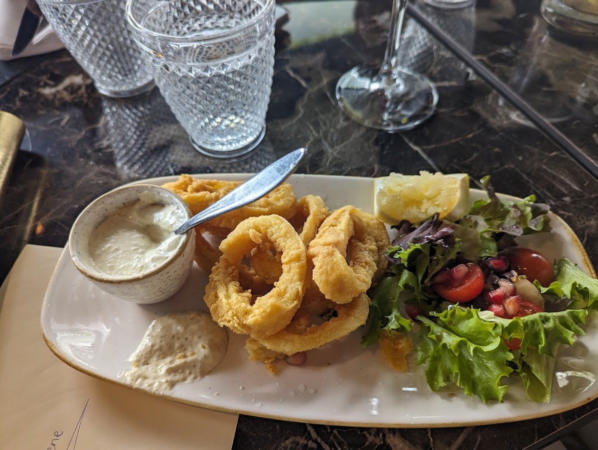 Zavi Restaurant - Image 4