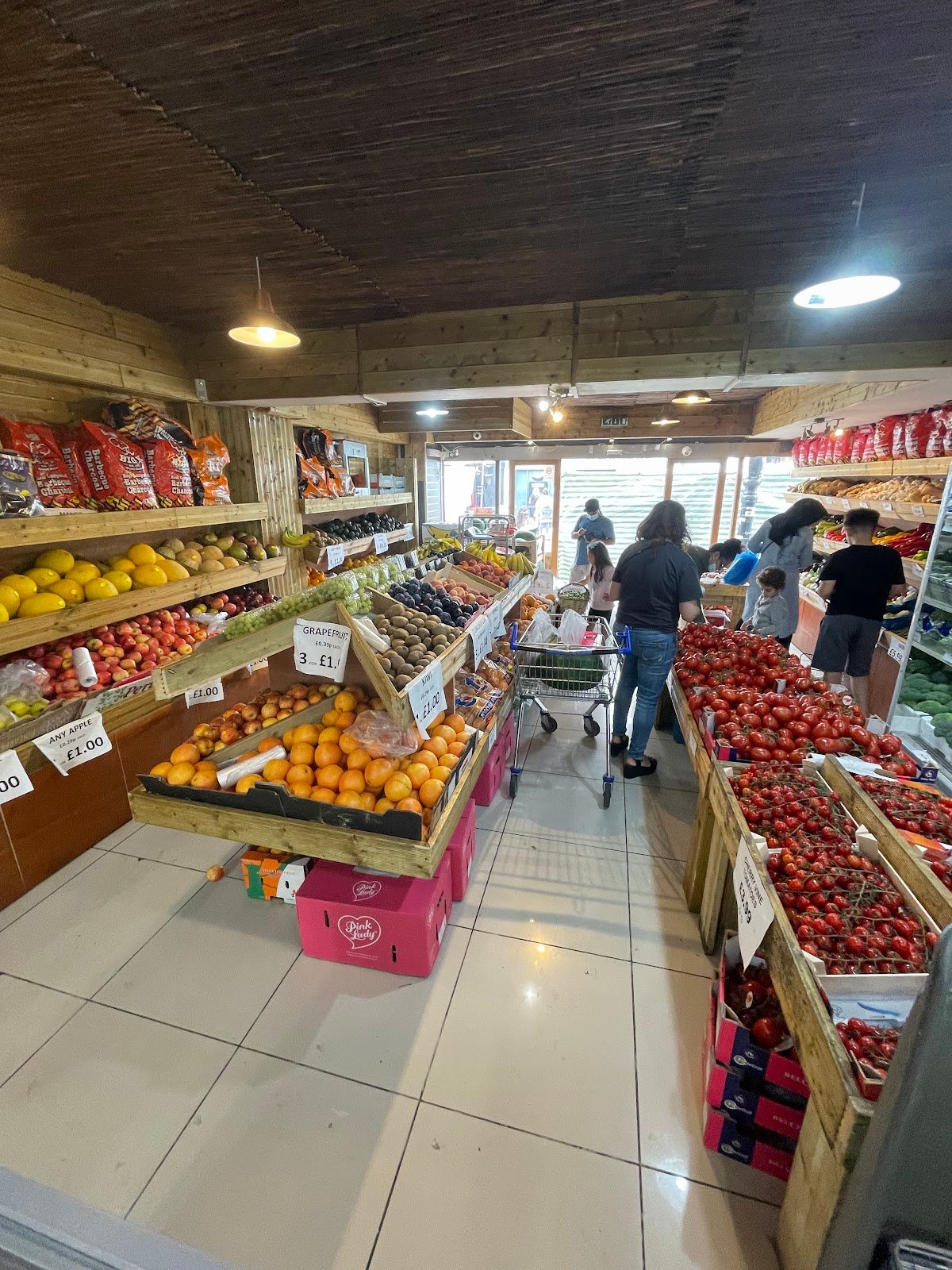 Akdeniz Supermarket - Image 2