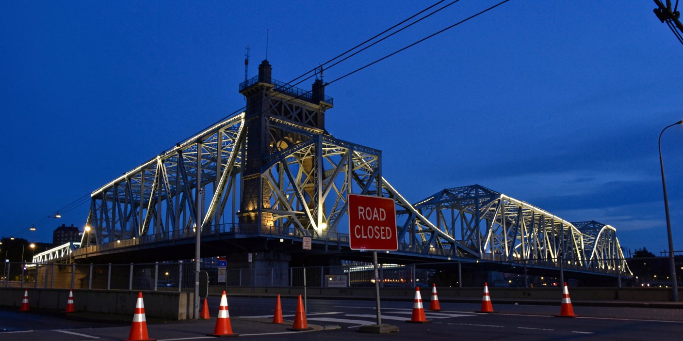 Albert Bridge closed to traffic after cracks discovered in structure