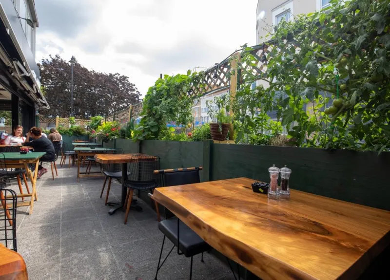 CheMen Cafe & Restaurant